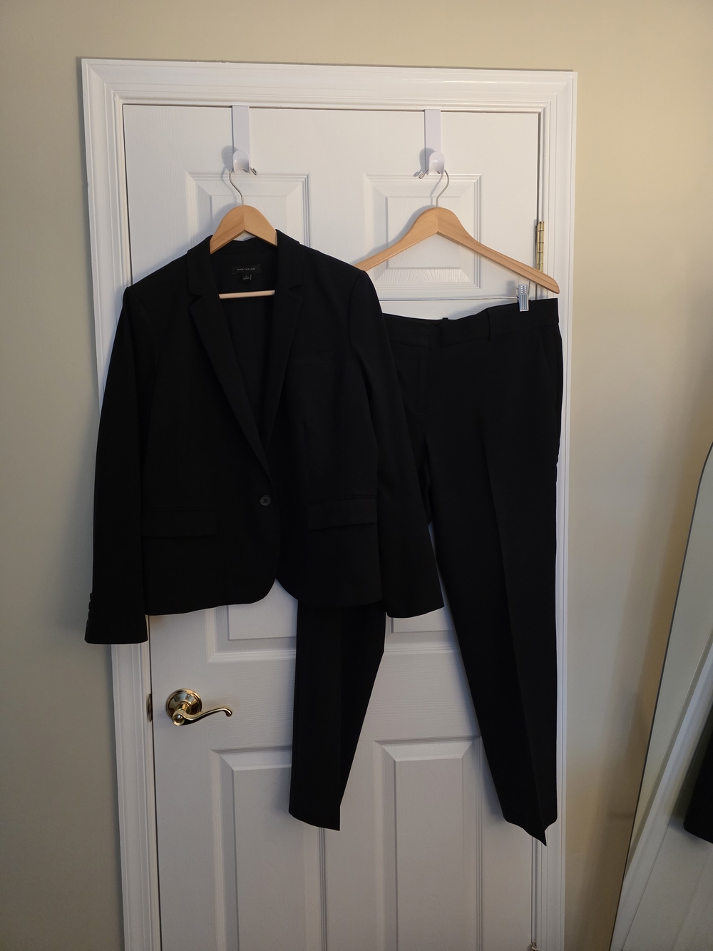 Ann Taylor Seasonless Stretch Women's Suit Two-Piece Set
